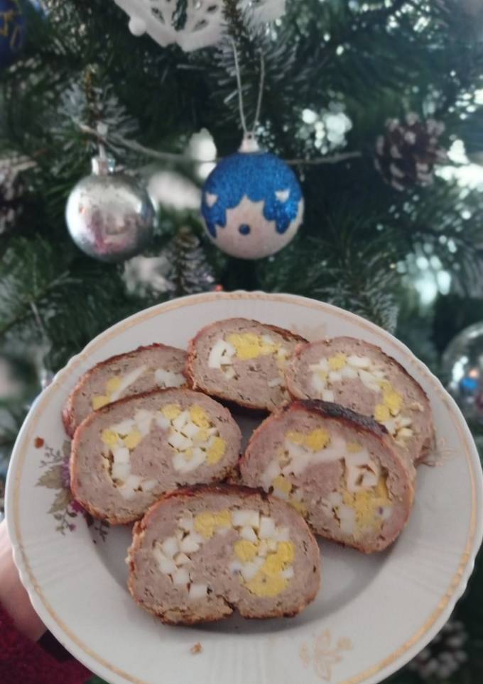 М'ясний рулет з яйцем
