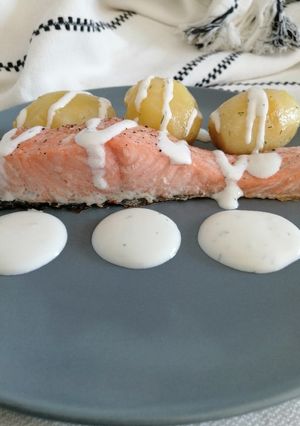 Una foto de Salmón con nata agria al eneldo