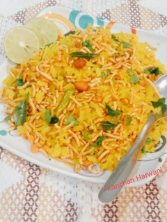 कांदा पोहा(Kanda Poha recipe in Hindi) रेसिपी मुख्य फोटो