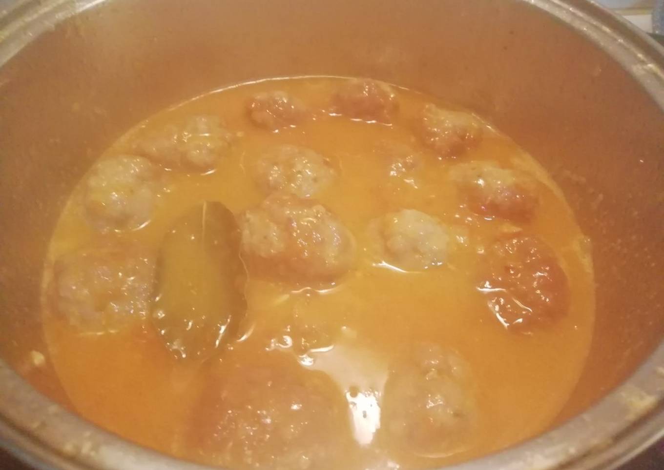 Albóndigas con vino blanco