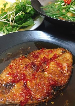 Hình của món Cá Thu Chiên Chấm Rau Sống.