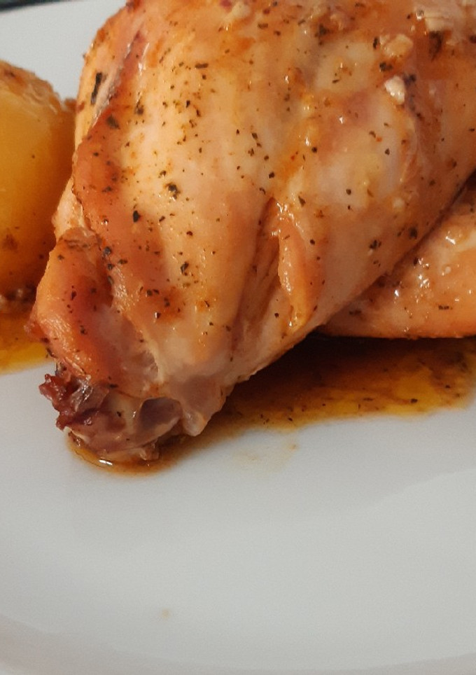 Una foto de Conejo al salmorejo con papas