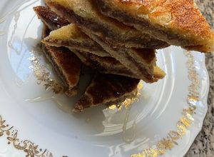 Une photo de 🫘Bradj aux Dattes Recette 🇩🇿Algérienne لبراج 🥣🥣🥄