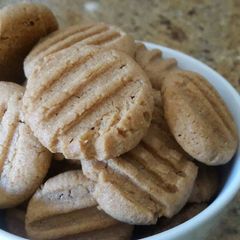 A picture of Easiest Peanut Butter Cookies.