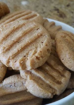 A picture of Easiest Peanut Butter Cookies.