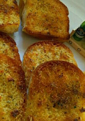 A picture of Leftover pav ke garlic bread.
