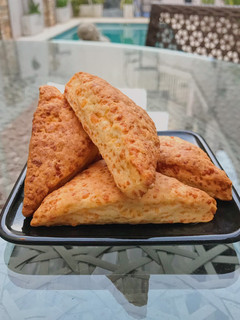 Una foto de Scon de queso