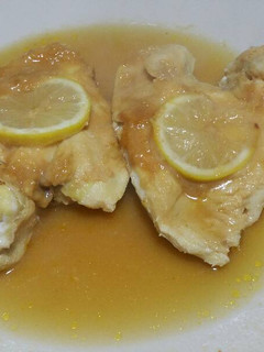 Una foto de Pechuga de pollo con miso y jengibre