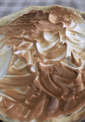 Una foto de Tarta de manzanas con merengue francés de batidora