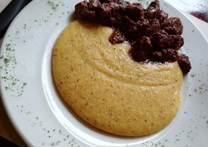 Modo più semplice a Preparare Perfetto Spezzatino con polenta