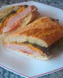 🥖Bocata de Lomo con Queso y Pimientos Verdes Fritos 🥖