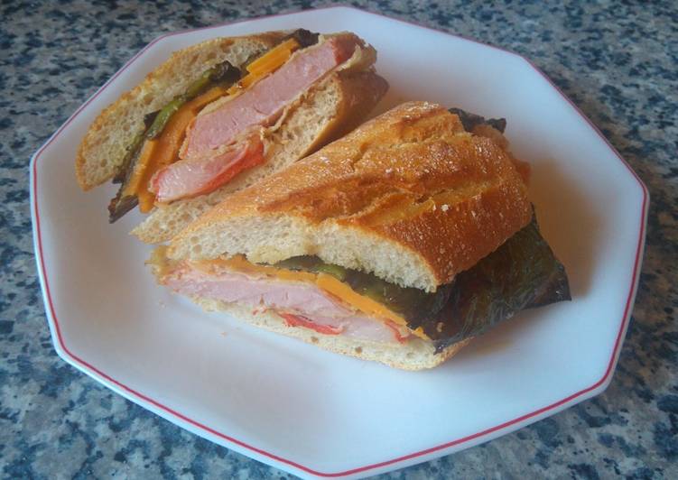 🥖Bocata de Lomo con Queso y Pimientos Verdes Fritos 🥖