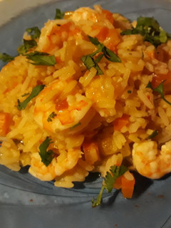 Una foto de Arroz con camarones anticrisis
