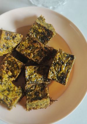 કોથમીર ની વડી (Kothmir Vadi Recipe In Gujarati) રેસીપી મુખ્ય ફોટો