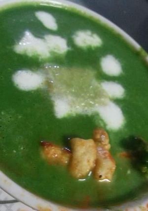 A picture of Palak soup cream.