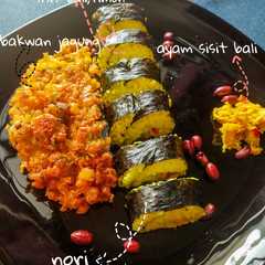 A picture of Nasi kuning rice cooker.