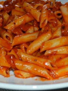Una foto de Macarrones con chorizo y longanizas