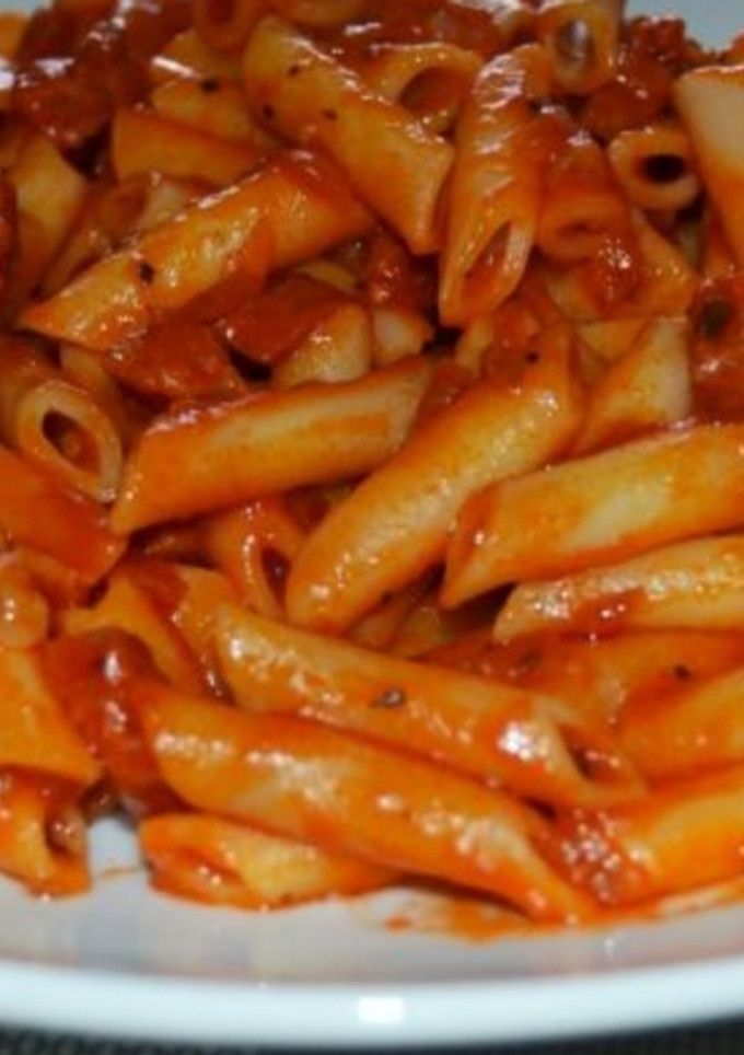 Una foto de Macarrones con chorizo y longanizas