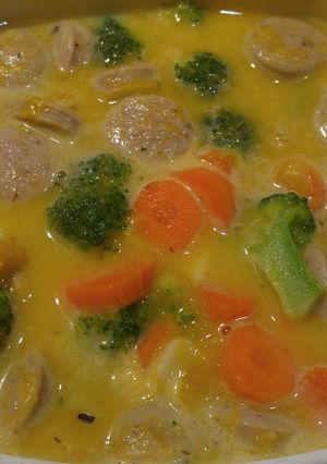Foto resep Sup Labu dengan brokoli, wortel dan sosis