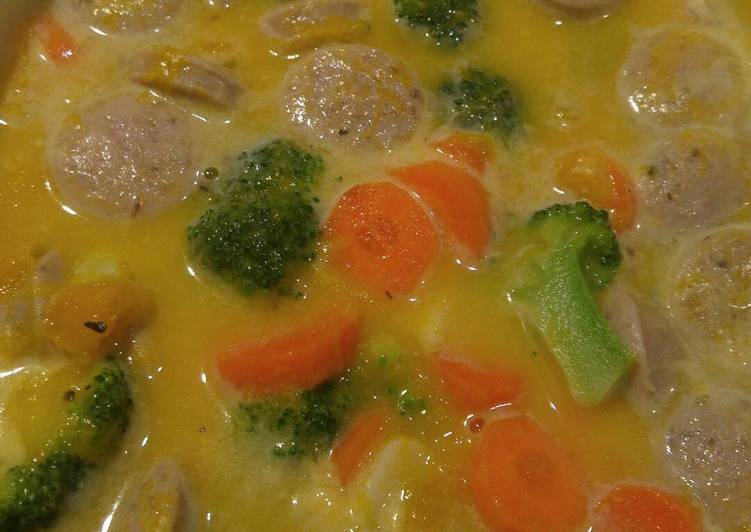 Langkah memasak Sup Labu dengan brokoli, wortel dan sosis yang Bikin Ngiler