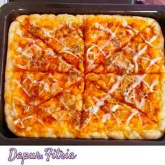 รูปของ Pizza kotak pinggiran pita isi Keju