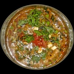 A picture of Matar paneer.