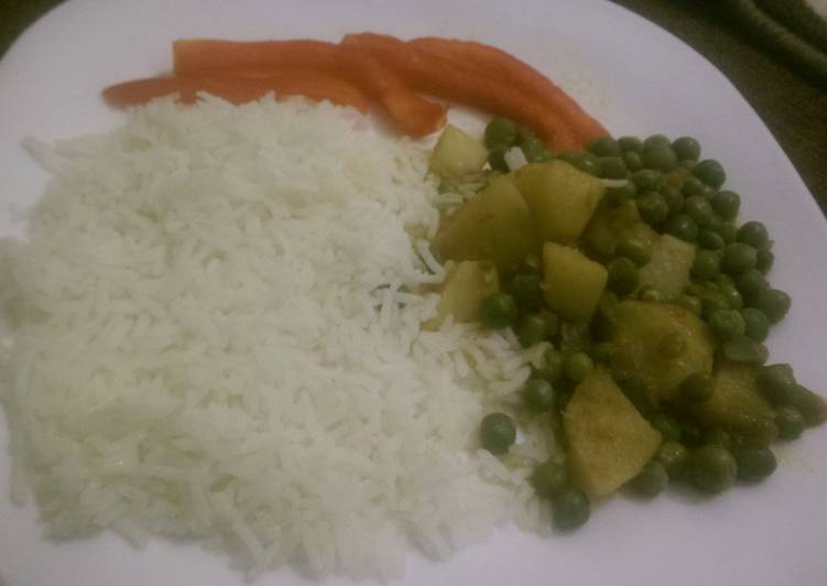 Stewed peas and potatoes served with white rice