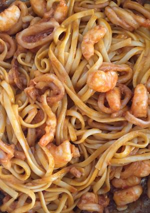 Una foto de Tallarines con mariscos