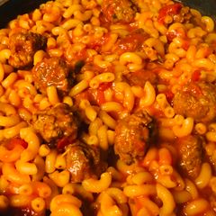 A picture of Meatballs macaroni.