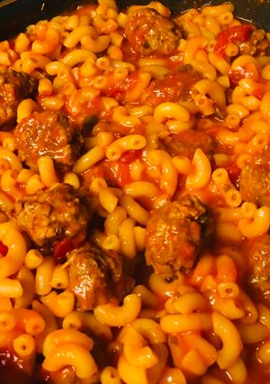 A picture of Meatballs macaroni.