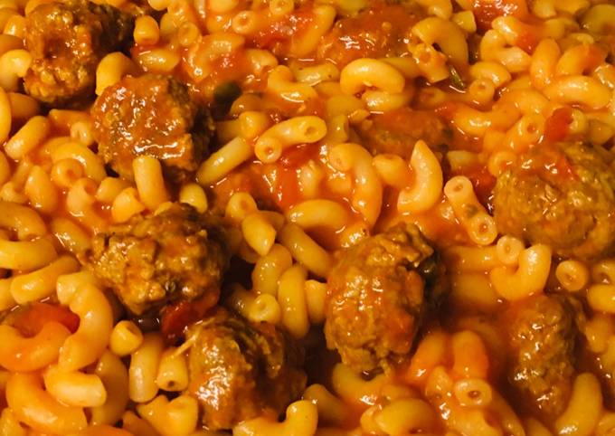Meatballs macaroni