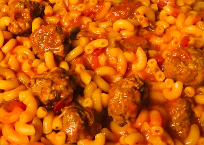 Meatballs macaroni