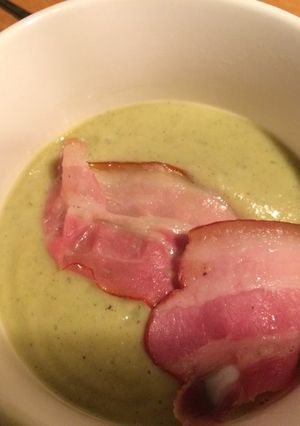Une photo de Soupe de Courgettes et Bacon grillé