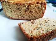 Una foto de pan de harina de semillas