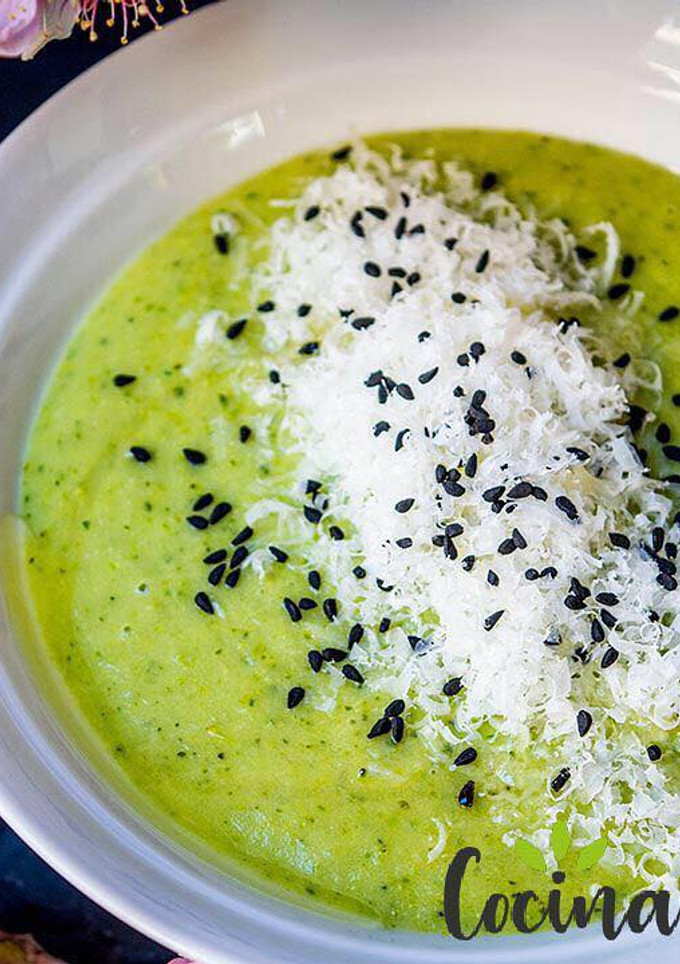 Una foto de Crema de brócoli con parmesano