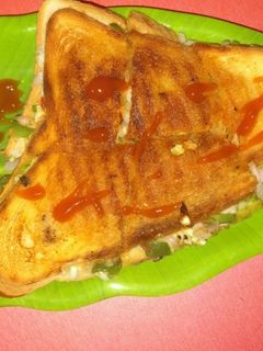वेजिटेबल ग्रिल सैंडविच (Vegetable grill sandwich recipe in hindi) रेसिपी मुख्य फोटो