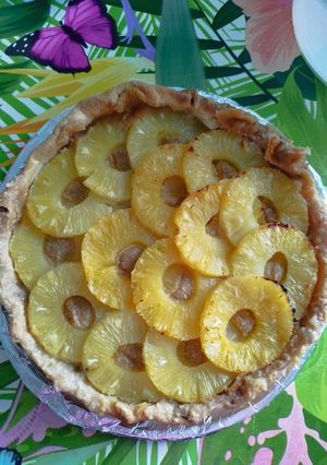 Une photo de Ma tarte à l'ananas avec de la crème pâtissière à la noix de coco 🥥🥥