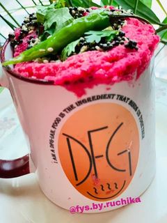 A picture of Suji Dhokla in mug.