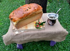 Una foto de Pan de cardamomo y pasas dulce💋