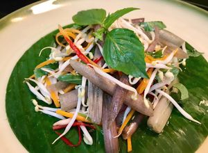 Hình của món Gỏi bông súng.