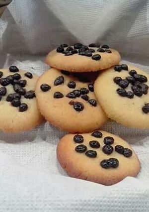 A picture of Eggless chocochip cookies.