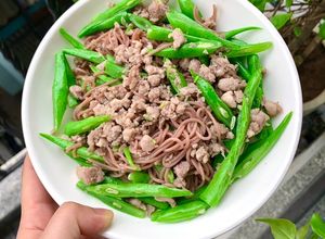 Hình của món Bún gạo lứt xào đỗ thịt giảm cân ít calo.