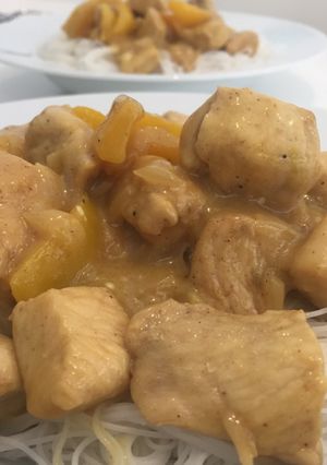 Una foto de Fideos de arroz con pollo al curry
