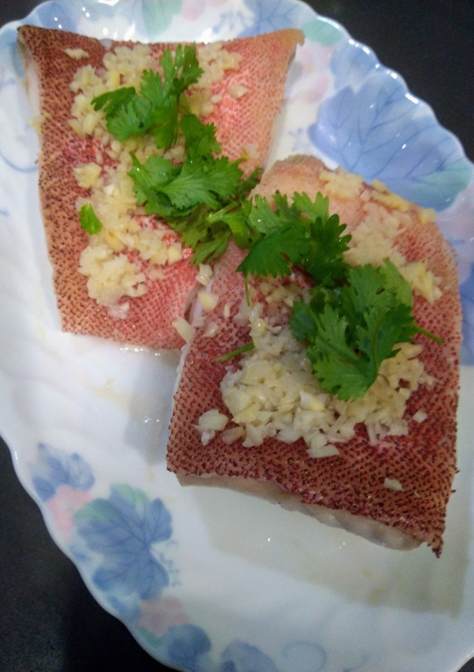 蒜蓉蒸紅條（低醣生酮餐）（家常菜）（電鍋料理）（簡單料理） 的食譜成品照片