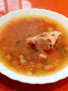Una foto de Sopa de pollo con verduras
