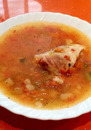 Una foto de Sopa de pollo con verduras