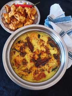पंजाबी कढ़ी पकौड़ी(punjabi kadhi pakodi recipe in hindi) रेसिपी मुख्य फोटो