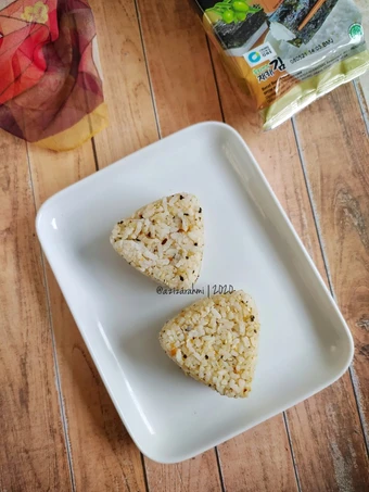 Langkah Mudah untuk Menyiapkan Resep  Onigiri (Nasi Kepal) yang Bikin Ngiler, Enak Banget