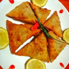 A picture of Beef samosa.