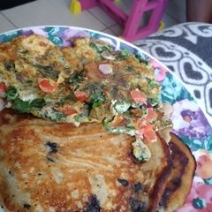 Blueberry banana pancakes with spinach omelet A picture of Blueberry banana pancakes with spinach omelet.